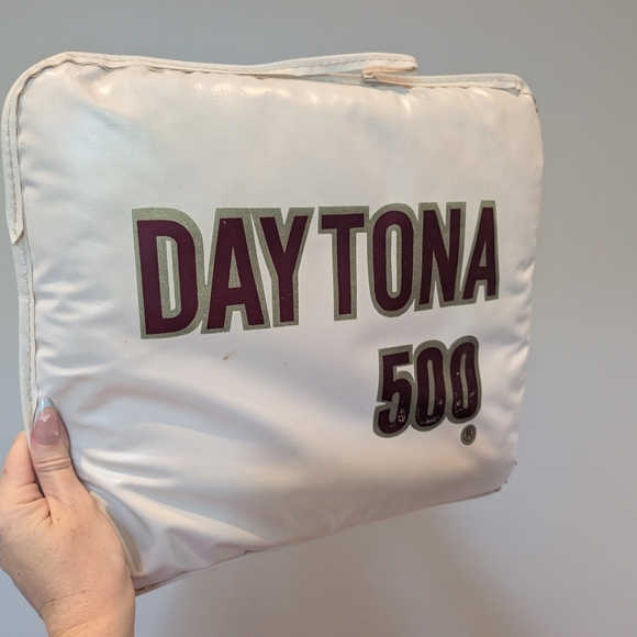 Daytona 500 White Cushion Bag - Picture 2 of 8